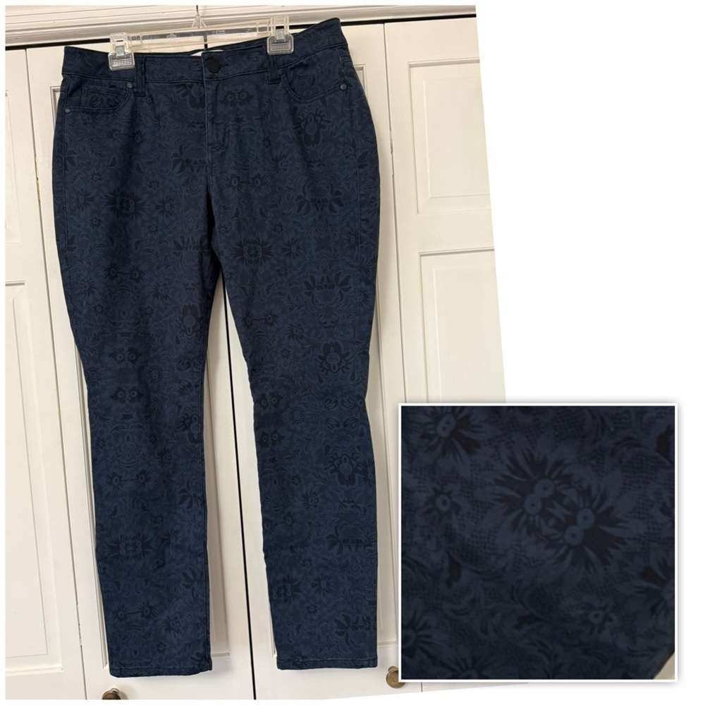CAbi Dark Blue Curvy Skinny Jeans Velour Print Size 16 Cotton ELASTERELL-P